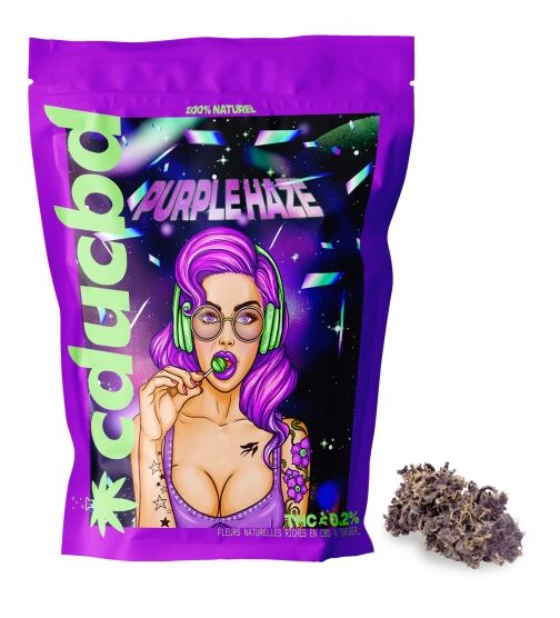 Un sachet violet, décoré d’une femme aux cheveux mauves « Purple Haze », accompagné d’une fleur sombre.