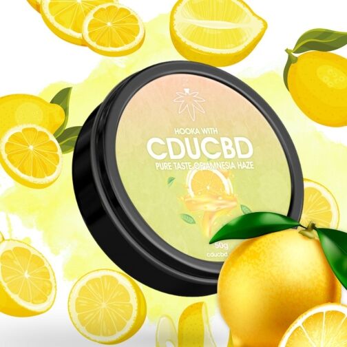 Boîte noire de préparation pour chicha au CBD, saveur Amnesia Haze, avec une étiquette jaune illustrant un citron éclaboussant du jus. L’arrière-plan est décoré de citrons entiers et coupés en tranches.