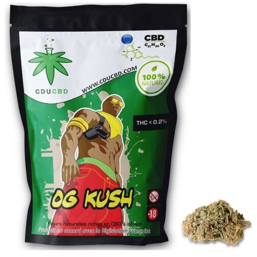 Un sachet vert et noir, orné d’un homme musclé « OG Kush », avec une fleur verte.