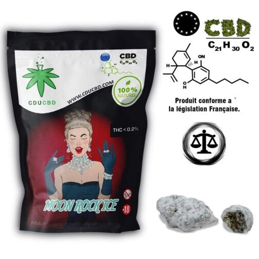 Un sachet noir illustré d’une femme élégante « Moon Rock Ice », à côté de blocs blanchâtres.