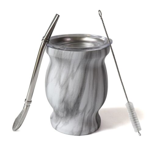 Calebasse à maté avec finition marbre gris, accompagnée d'une bombilla en acier inoxydable et d'une brosse de nettoyage.