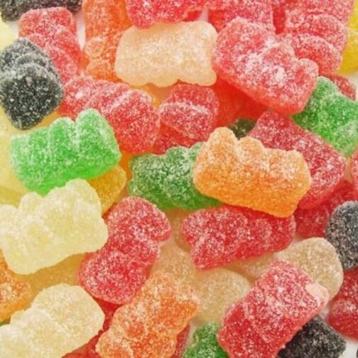 Bonbons en forme d'oursons de différentes couleurs, enrobés de sucre.