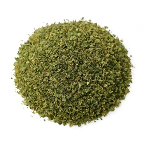 trim de cbd sur fond blanc